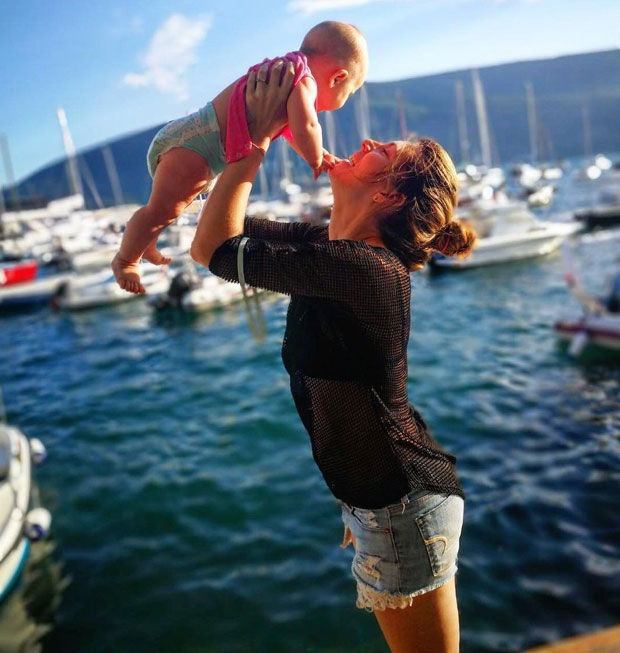 Тамара Драгичевић ужива са малом сиреном